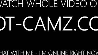 Webcam girl shares live session