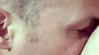 मोटी स्लट वाइफ चूत चूस रही है