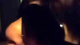 मोटी परिपक्व लेडी क्रिसमस ब्लोजॉब देती है!