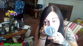 A natural beauty, Liz Vicious shows off in this video