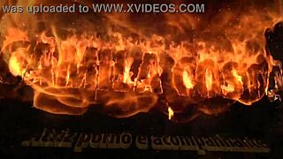 Casada sentando no pau do amante no pelo e ganhou leitinho na boca completo no red