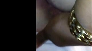 Amateur MILF gets her pussy filled with anal pleasure