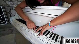 Adrian Maya in hardcore latina sex tape with cumshot.