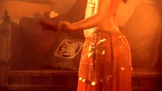 एक्सोटिक इंडियन मिल्फ सेक्सी डांस मूव्स दिखाती है