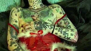 Solo parental LGBT with pierced clit, orgasm xmas