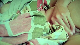 लैटिना सौतेली माँस इंटेंस बाथरूम एनल स्टीपसन के साथ