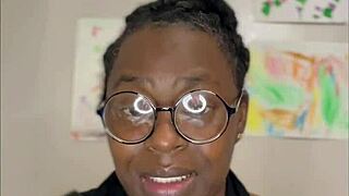 Black MILF explores her sexuality for first time