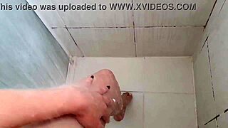 Depois De Gozar Com O Dedinho E Ficar Meladinha Vim Tomar Um Banho Para Relaxar Bucetinha Ficou Inchadinha E Com Porra Tava Delícia Demais