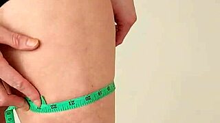 hey, check out this sexy muscle girl at the gym