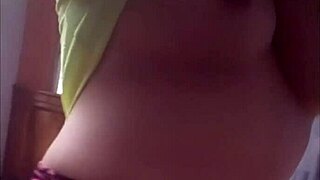 Tetona madura shows big natural tits in homemade porn!