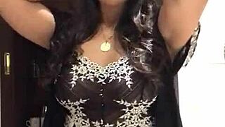 Big boobs Indian MILF flaunts her new nude video