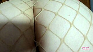 Slutty kelly fingers her wet pussy!