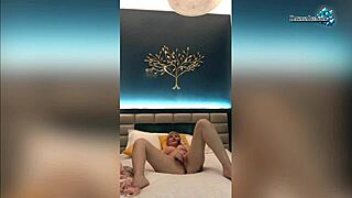 Video showing muscular fucking mature mommy ass and pussy