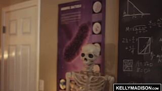 Kelly Madison Shows Sexual Chemistry With Big Tits Creampie