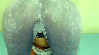 mostrando a bucetona da vizinha casada