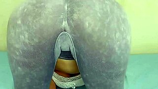 mostrando a bucetona da vizinha casada