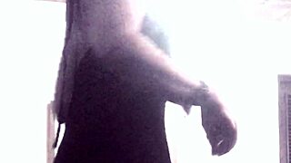 Mature woman that strip on camera and show her real and naked body stay at home