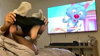 मिल्फ स्लट बेस्ट फ्रेंड के बेड पर चुदाई बिग ब्लैक कॉक