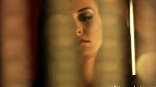 गुड लुकिंग बॉलीवुड गर्लफ्रेंड स्टेमी सीन में