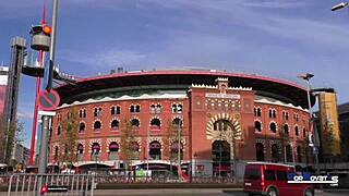 इतालियन मिल्फ लिली वेरोनी और स्पेनिश टीन जेसिका डायमंड विक्टर ब्लूम के साथ रियल एक्शन में मिलती हैं