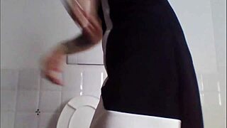 so hot, this wonderful but rude girl pees everywhere