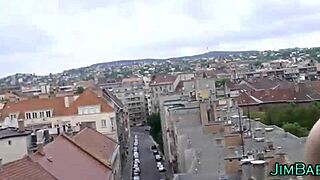 यह एमेच्योर ब्रिट स्टीमी थ्रीवे रॉम्प में डाइव करता है