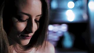 काइलर क्विन को सौतेली माँ द्वारा हाथ लगाते हुए पकड़ा जाता है, जिससे तीन लोगों का पारिवारिक सेशन होता है