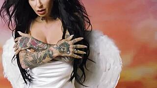 Big Tits Milf Joanna Angel Shows Curvy Body