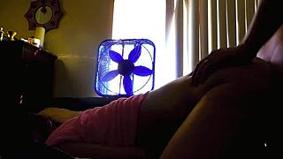 Stunning brunette teen पर homemade action में hard cumming