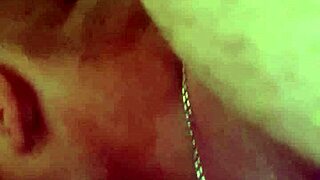 wife milf licks pussy in muff diving session 😋