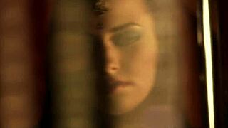 Indian Milf Stuns with Seductive Dance Moves