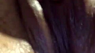 Sexy mature latina with big ass masturbates her pussy 😘