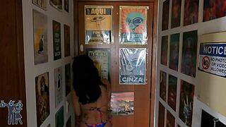 मेरी फ्रेंड ने ट्रैश बॉयफ्रेंड को डंप किया तो हमने बिल्डिंग पूल पर पब्लिकली चोदा