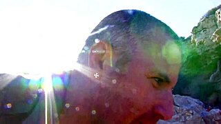 लैटिना मॉम सैंडी बीच पर लंड चढ़ती है