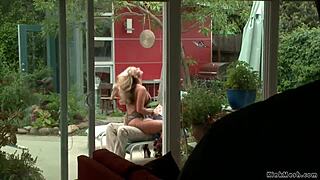 ह्यूज टिट्स चीटिंग वाइफ एनल पाउंडेड हार्ड होती है। बाउंड और गैग्ड, वह मॉन्स्टर कॉक को डीप लेती है!