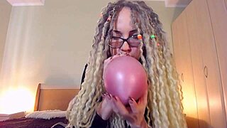 curvy mommy teases with custom balloon play video