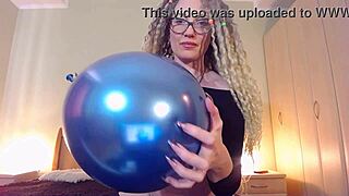 curvy mommy teases with custom balloon play video