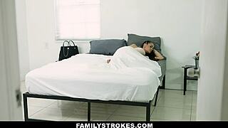 मिस राकेल को वाइल्ड बेडरूम एक्शन में गंदी होते देखना चाहते हो?