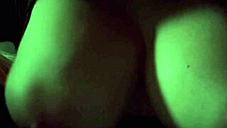 अरे, देखो इटालियन मिल्फ आर्टेमिसिया लव का गरम सोलो, उछालते हुए बड़े बूब्स के साथ!