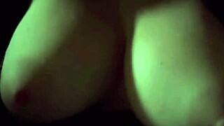 अरे, देखो इटालियन मिल्फ आर्टेमिसिया लव का गरम सोलो, उछालते हुए बड़े बूब्स के साथ!