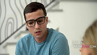 स्टेपसन को फॅमिली के लिए स्टेपमदर से हेयर पैदा करने का ऑर्डर मिला।