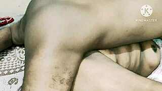 देसी मॉम्स लवर के साथ रफ ऐक्शन में वाइल्ड जाती हैं