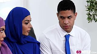 हॉट हिजाब मिल्फ्स शैटरिंग पस्सी अफेयर में. क्यूरियस?