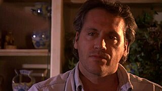 How did Jezebelle Bond and Nikki Nievez seduce an artist?