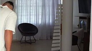 मेरे बॉस मुझे वाइल्ड करते हैं! मैं उन्हें मुझे जोर से चोदने देती हूं - एबी कार्टर