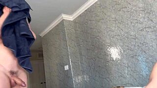 ब्लॉन्ड मिल्फ इंटेंस हार्डकोर फक के लिए बेंड ओवर करती है रिमजॉब और डर्टी टॉक के साथ।