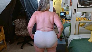 Hey, wanna see my curvy fuzzy pussy parade?