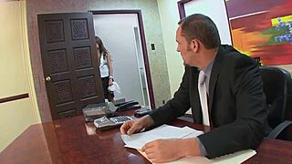 हेय, वाना सी दिस स्लट्टी मिल्फ सेक्रेटरी राइड हार्ड इन फिशनेट्स?