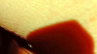 मेच्योर औरत अपनी XL चूत को वाइल्ड डिस्प्ले में दिखाती है!