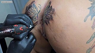 करली मिल्फ स्ट्रेच्ड बाय ह्यूज ब्लैक कॉक क्रीमपाई